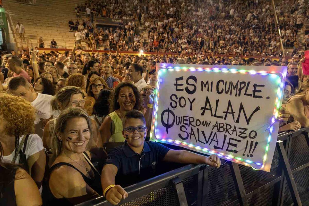 Manuel Carrasco desata la locura en la plaza de toros de Alicante