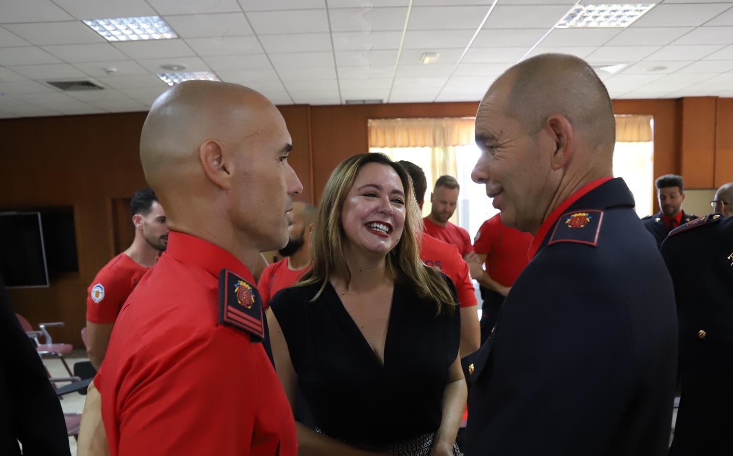 El Cabildo de Lanzarote homenajea al bombero Luis Álvarez tras 31 años de servicio