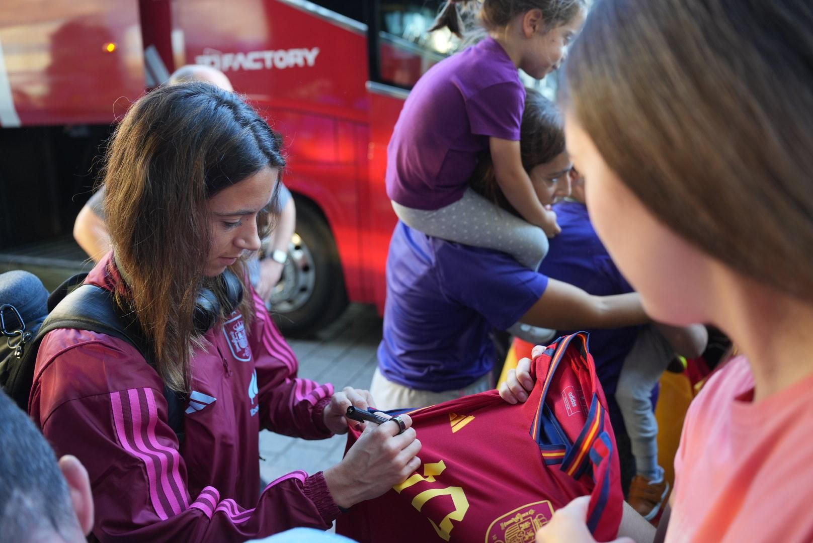 Las campeonas del mundo a su llegada a Córdoba, en imágenes