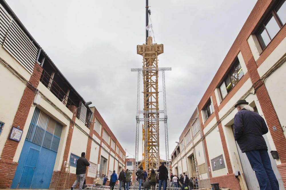 Simulacro de la plantá de la falla del ayuntamiento