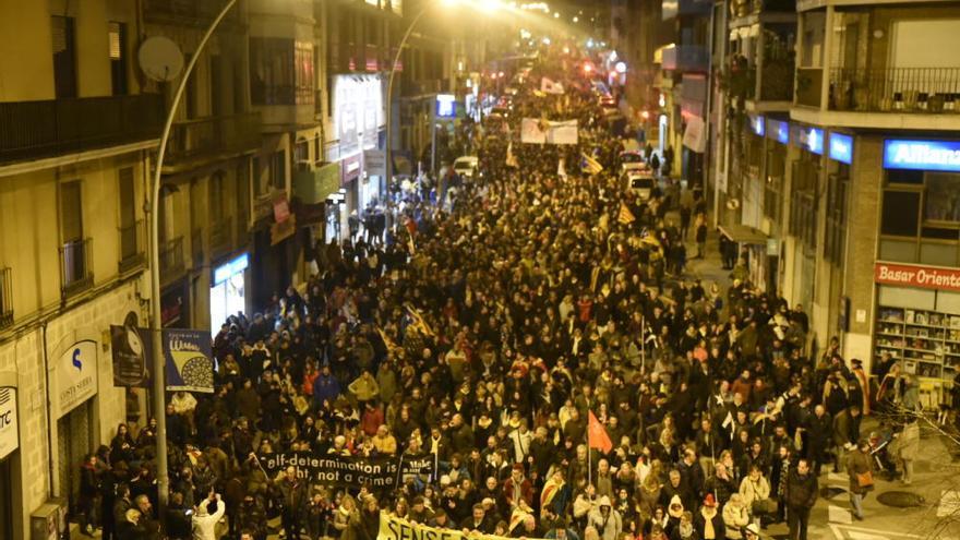 Milers de persones es manifesten a Manresa per la vaga del 21 de febrer