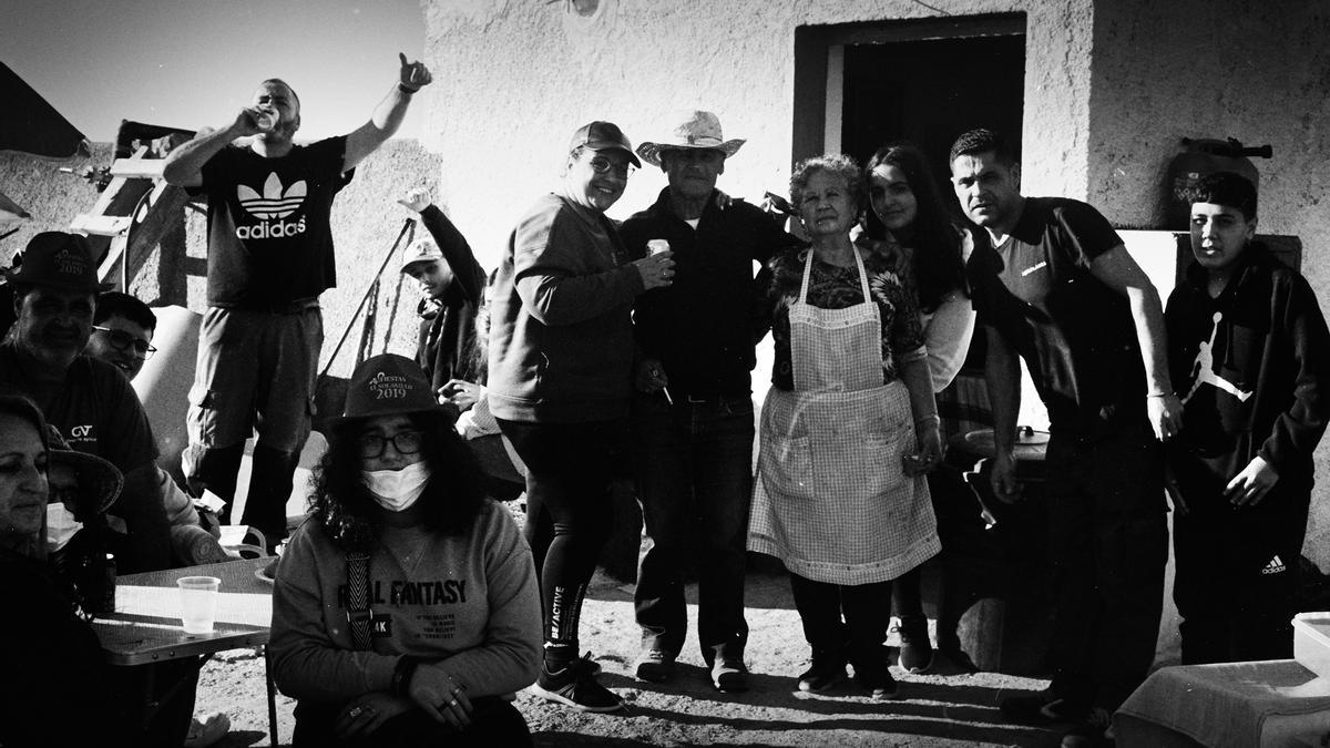 Familia en los invernaderos de El Solanillo (Almería).