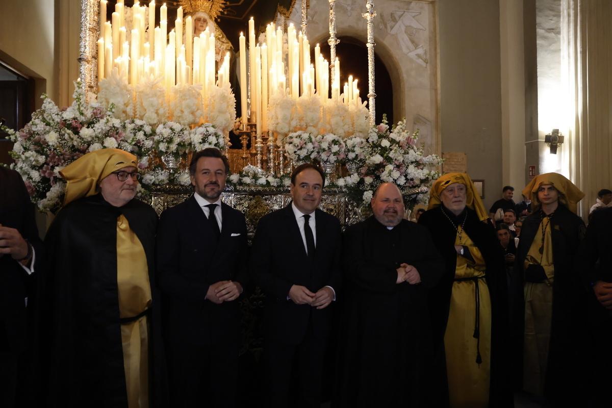 El president y el alcalde de Elx, junto al paso.