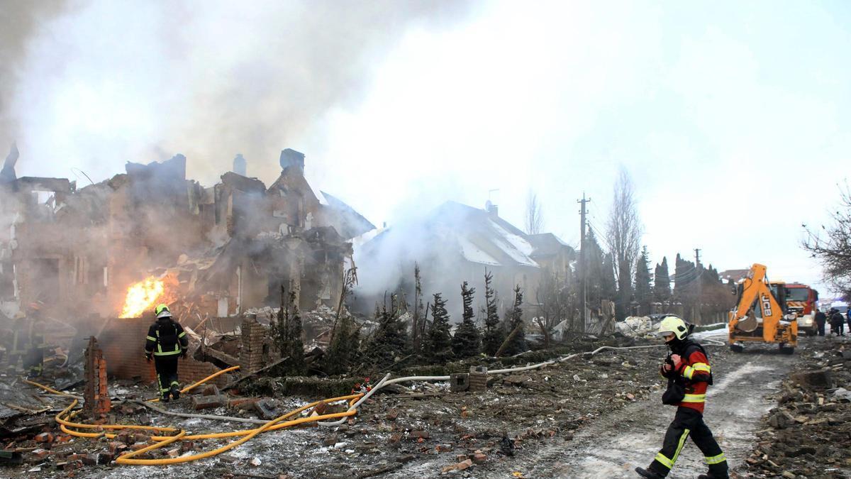 GUERRA UCRANIA | Zelenski denuncia un ataque ruso masivo contra Ucrania que deja cuatro muertos en Kiev