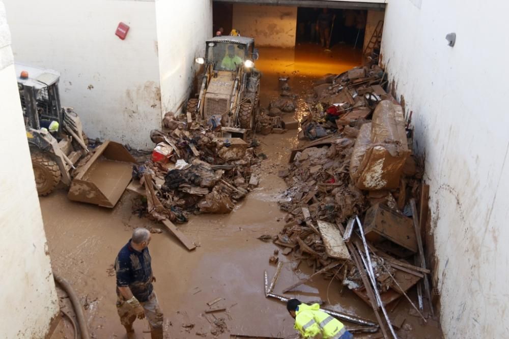 Limpieza en Campanillas tras el desbordamiento del río Campanillas.