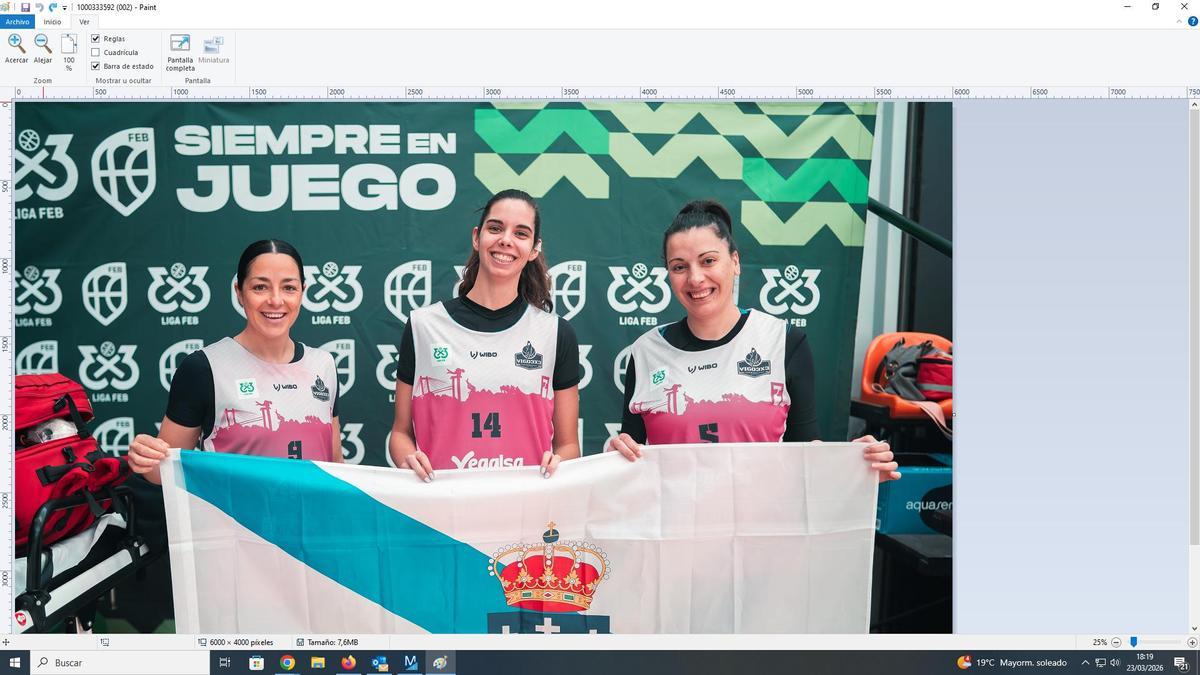 Carla, Elena y Raquel, en Valencia.