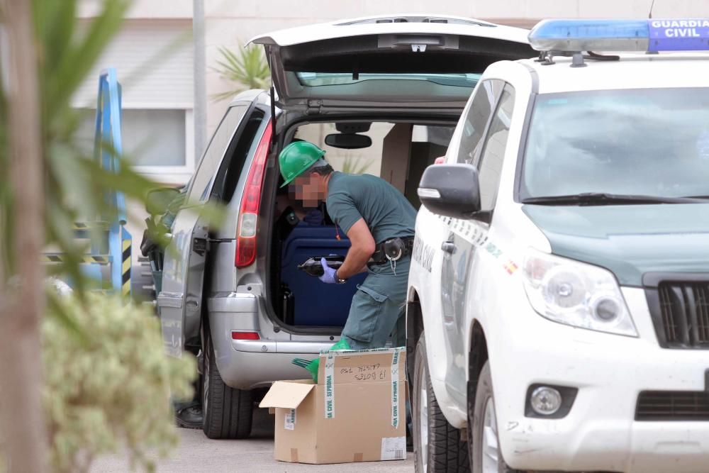 La Guardia Civil registra la Desaladora de Escombr