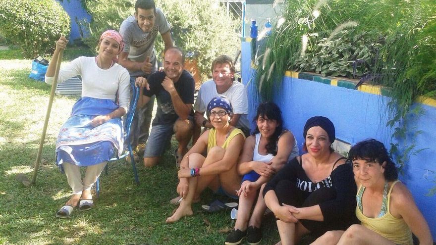 Algunos de los miembros del equipo técnico y artístico de esta producción, en La Cansina. / El Correo