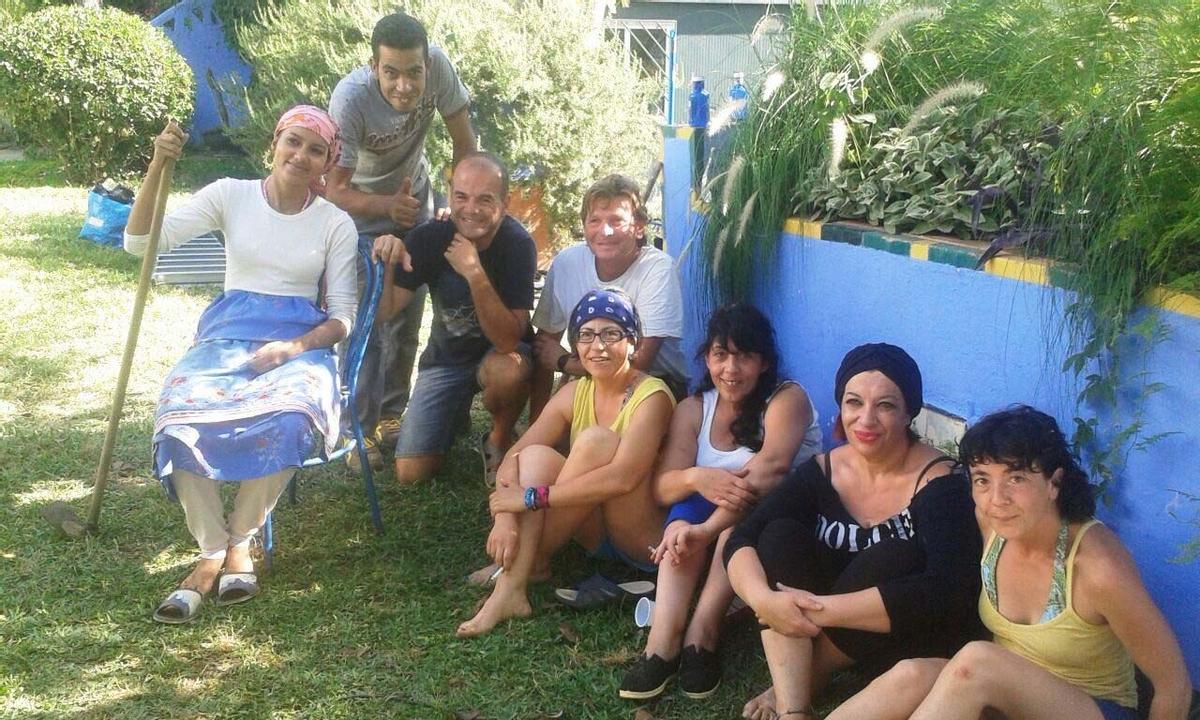 Algunos de los miembros del equipo técnico y artístico de esta producción, en La Cansina. / El Correo