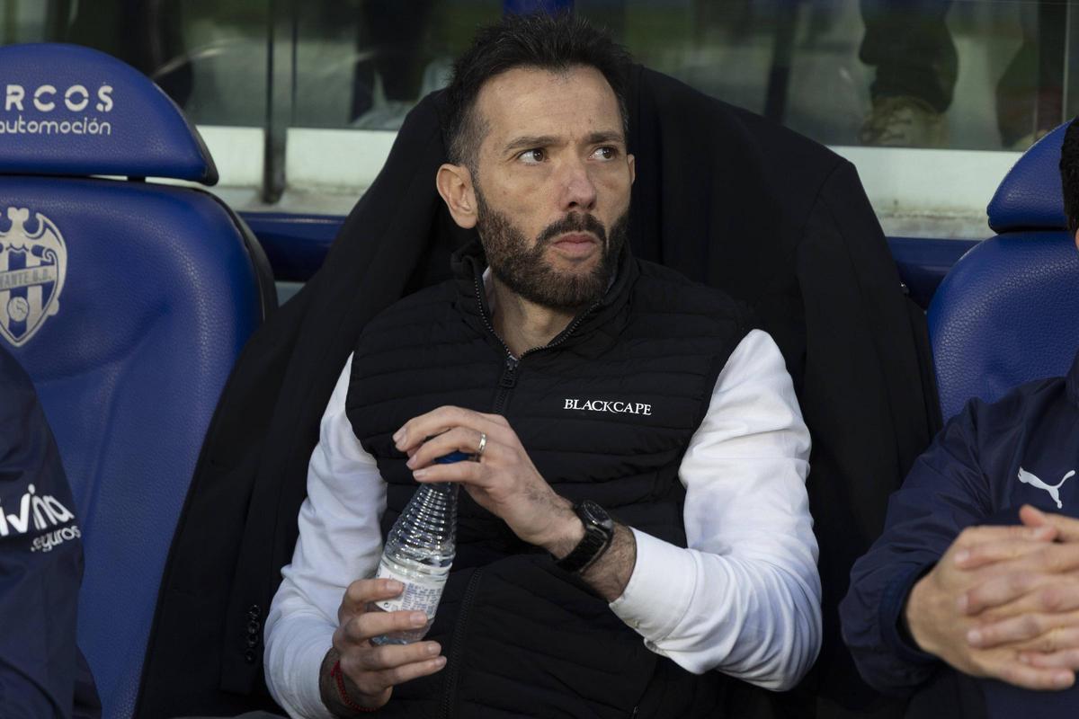 Carlos Corberán, en el derbi ante el Levante UD