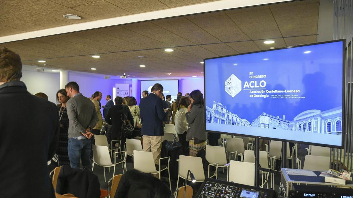 Oncólogos en el Congreso de Oncologia de Castilla y León celebrado en Zamora.  | MIGUEL ÁNGEL LORENZO