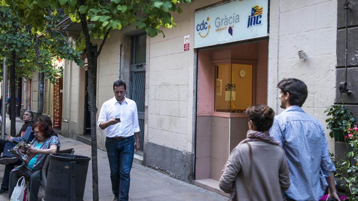 La sede de CDC de la calle Astúries, en el barrio de Gràcia de Barcelona, una de las que el fiscal pide embargar.