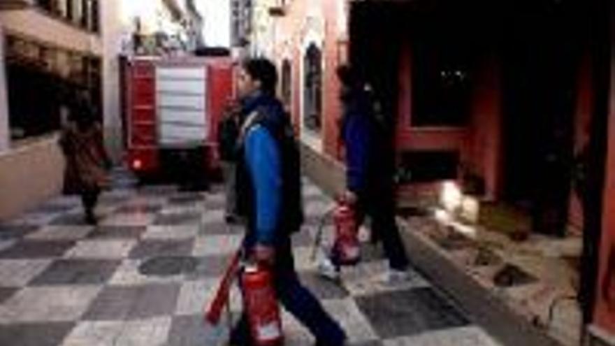 PEQUEÑO INCENDIO EN LA COCINA DE UN RESTAURANTE DE LA CALLE MORET