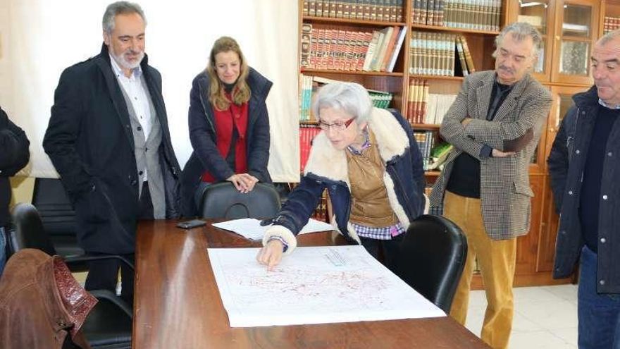 Cores Tourís y el alcalde de Caldas, ayer, en el consistorio. // Fdv