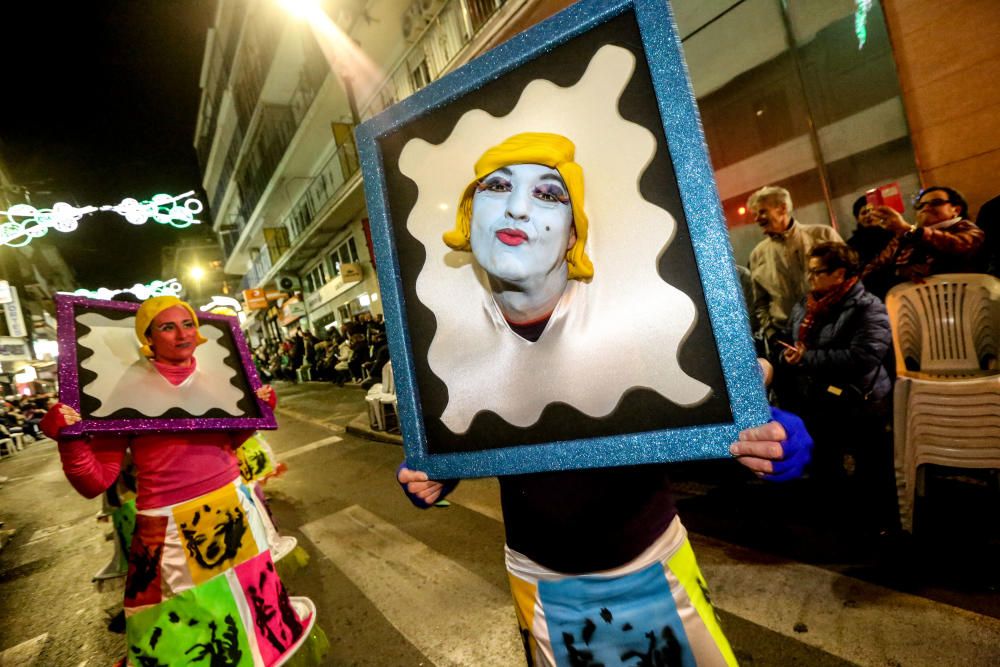 El Carnaval llena Benidorm de disfraces