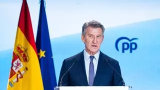 Feijóo pide "arrimar el hombro todos juntos" frente a los incendios como "necesitan" las miles de personas afectadas