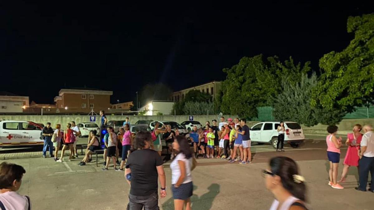 Participantes de una ruta nocturna en una edición pasada en Coria.