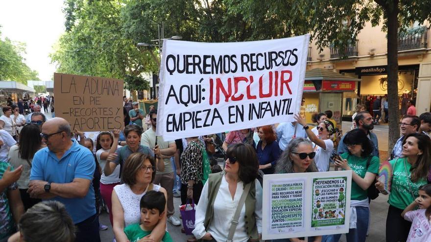 Siete familias de Córdoba se quedan sin plaza en el López Diéguez y reclaman una nueva línea: 