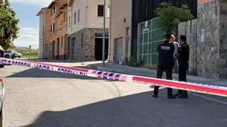 Abatido un hombre tras matar a su hermano, atrincherarse con una escopeta y herir a 5 mossos en Calldetenes