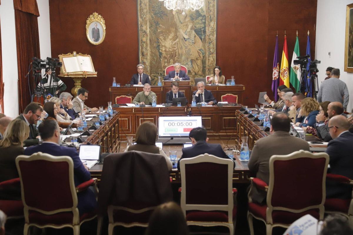 Al fondo, tapiz del salón de plenos de la Diputación de Córdoba que va a ser restaurado.