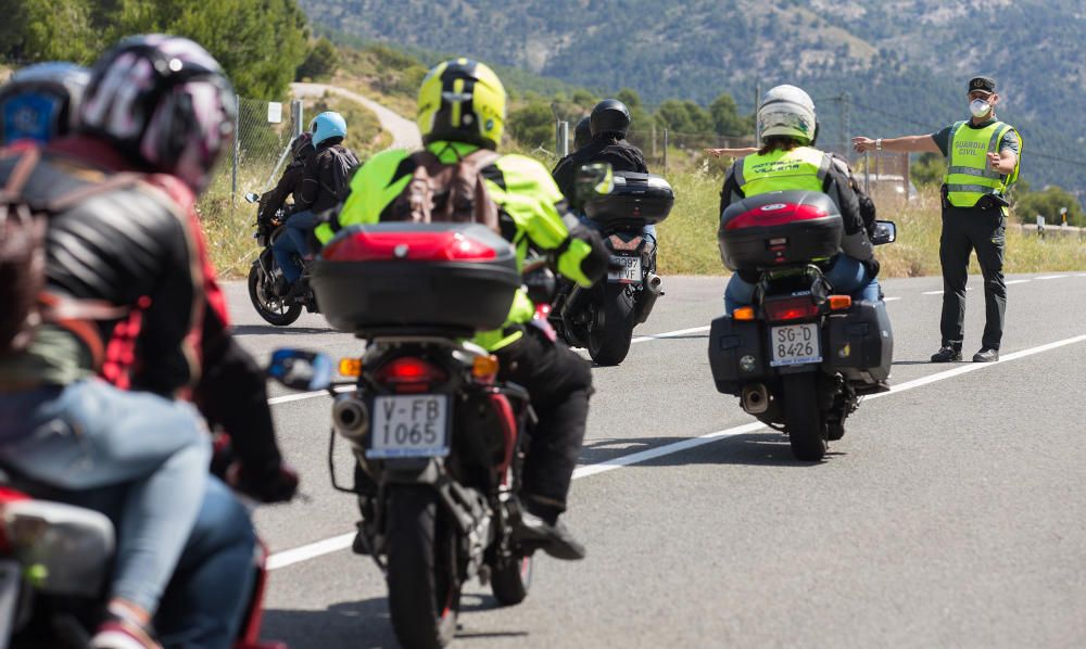 Las aglomeraciones de motoristas en La Carrasqueta obligan a la Guardia Civil a aumentar los controles.