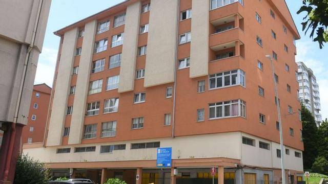 El edificio de Elviña que albergará el centro. |   // CARLOS PARDELLAS