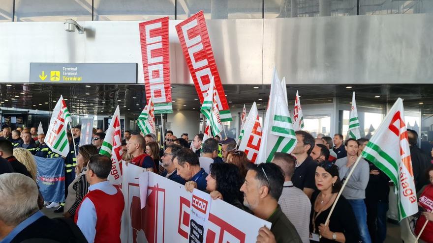 Concentración contra la privatización de la torre de control de Málaga