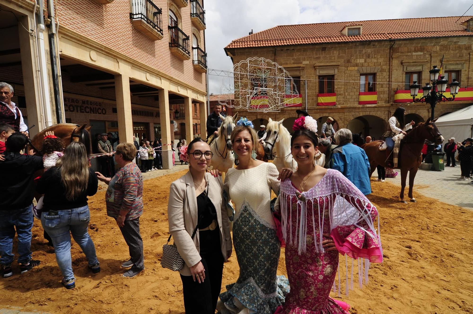 GALERÍA | Feria de Abril en la Plaza Mayor de Benavente