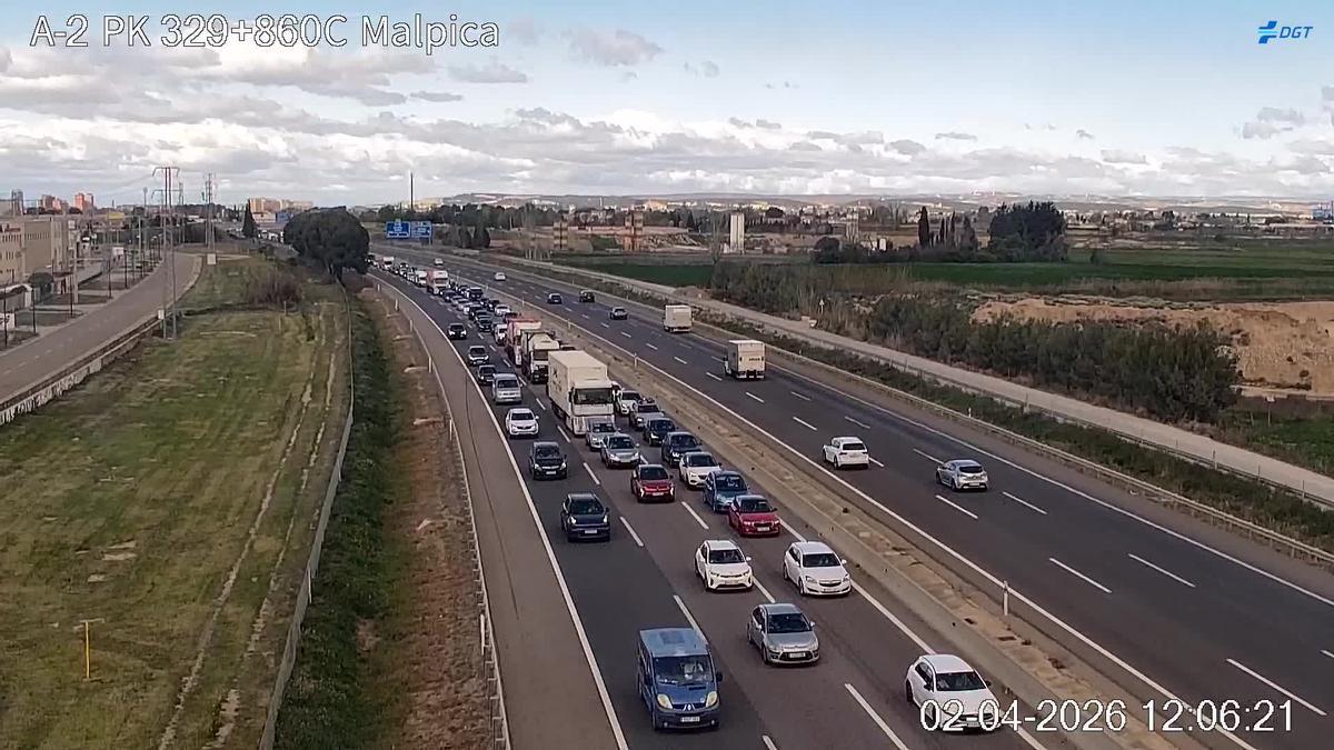 Retenciones en la A2 a la altura de La Puebla de Alfinden.