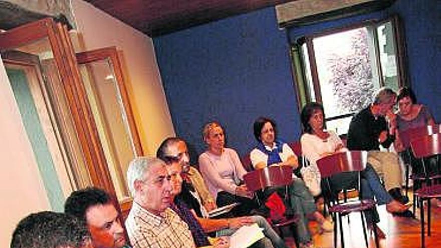 Algunos de los asistentes a la reunión de Cuerres.