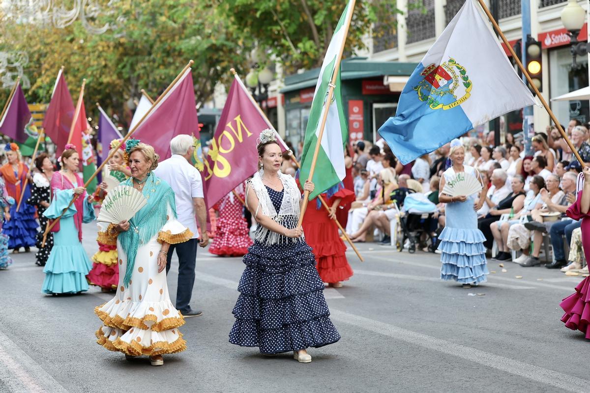 Así es el Desfile Folclórico de las Hogueras de Alicante