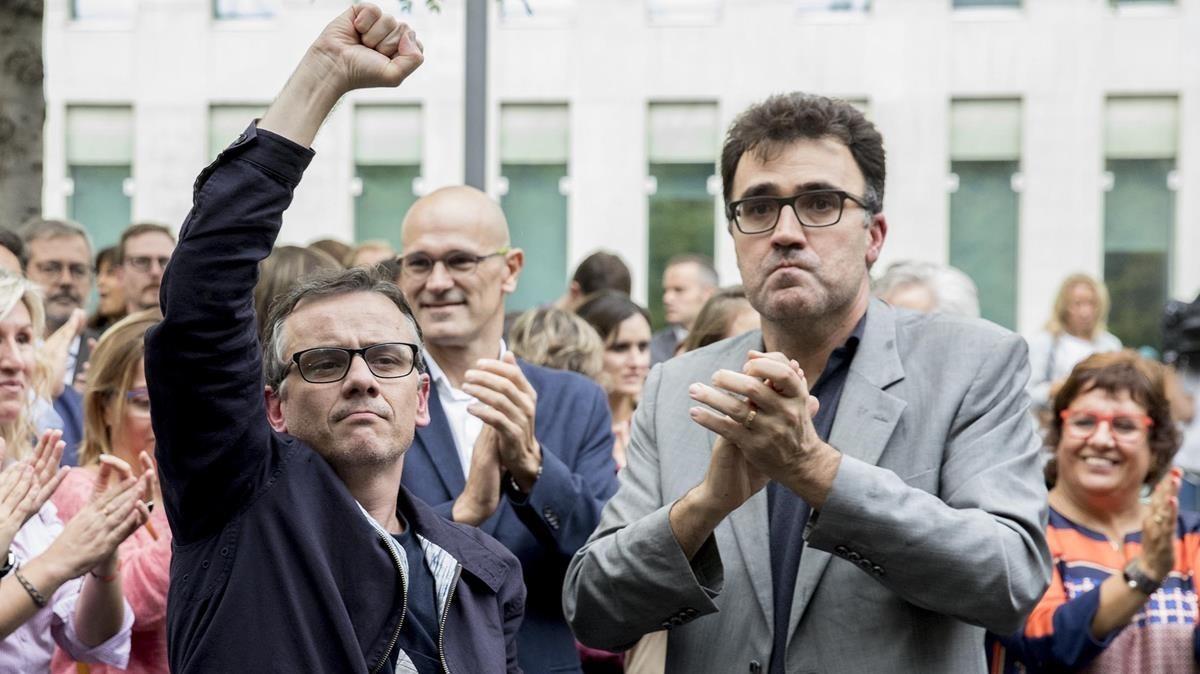 Josep Maria Jové y Lluís Salvadó a las puertas de la Ciutat de la Justicia el 22 de septiembre del 2017.