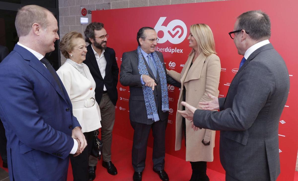 Albert Castellanos, secretario de Empresa i Competitivitat de la Generalitat, Arantza Sarasola, Vicepresidenta de Prensa Ibérica, Aitor Moll, consejero delegado de Prensa Ibérica, Javier Moll, presidente de Prensa Ibérica, Maria Eugènia Gay, delegada del Gobierno en Catalunya y Víctor Trillo, director general de Liberdúplex.