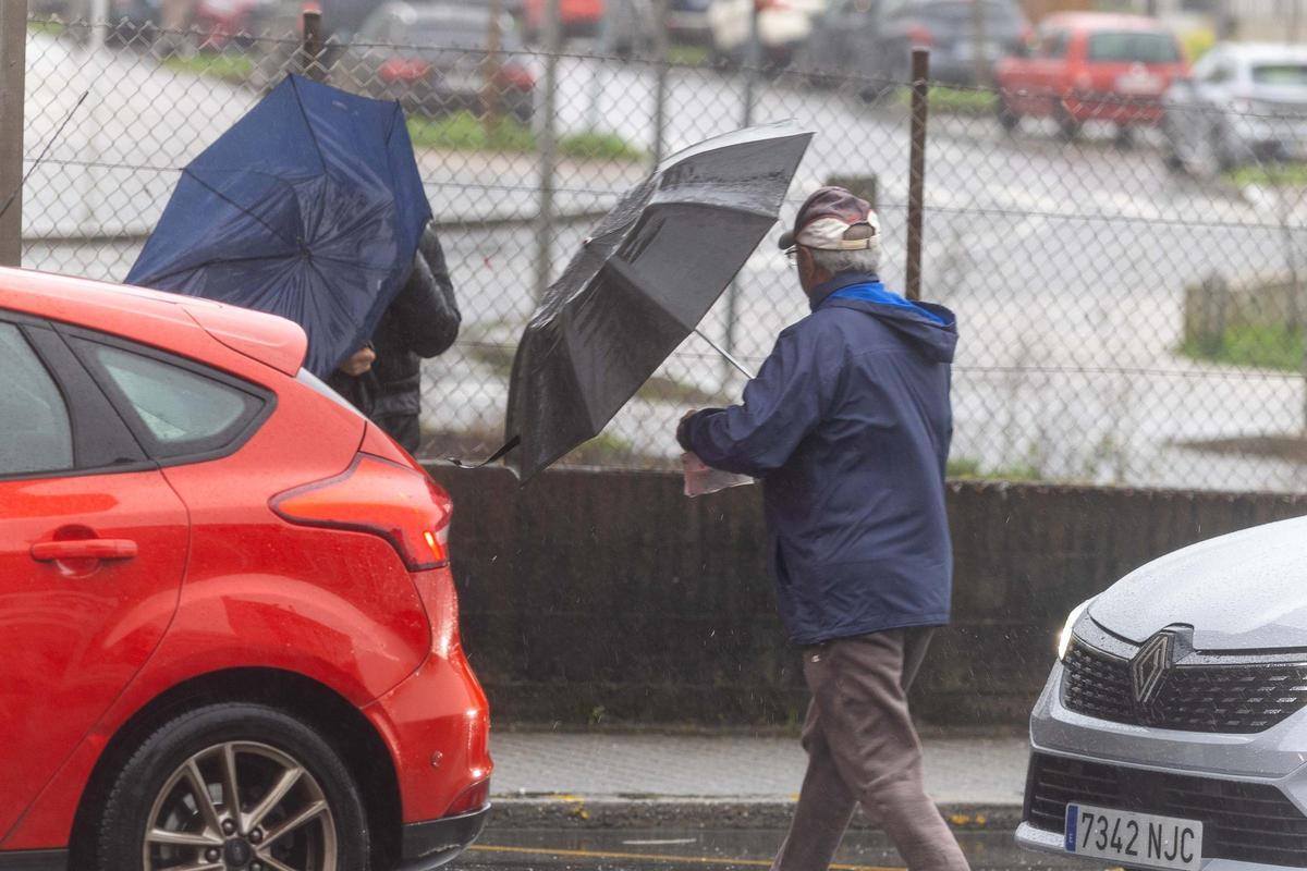 La borrasca Nils pone a prueba la fe en el paraguas (otra vez)