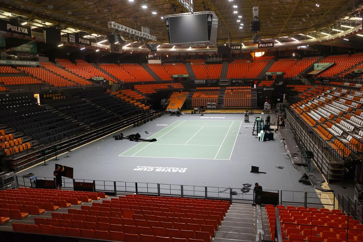 Desmontaje de las pistas de La Fonteta tras la Copa Davis Desmontaje de las pistas de La Fonteta tras la Copa Davis