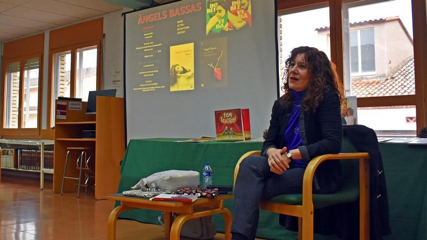 L’actriu i escriptora Àngels Bassas protagonitza una tertúlia del programa Súria Municipi Lector