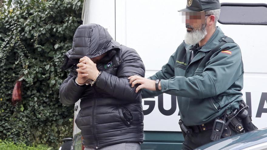 El masajista de Nigrán queda en libertad provisional tras negar abusos a una clienta