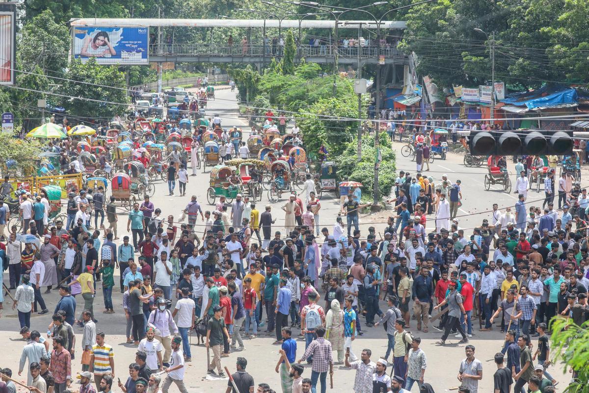 Bangladés vive su jornada de protestas contra el gobierno más sangrienta y suma 91 muertos