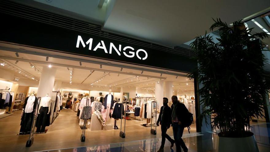 Mango arrasa con el top de lujo que todas las &#039;celebrities&#039; buscan como locas (y que ha cruzado el charco)