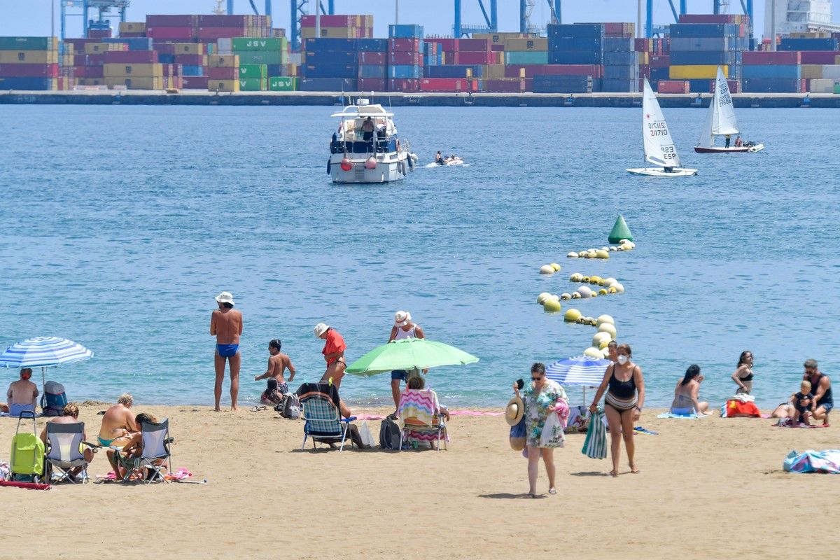 Un sábado de playa en Las Alcaravaneras (21/08/21)