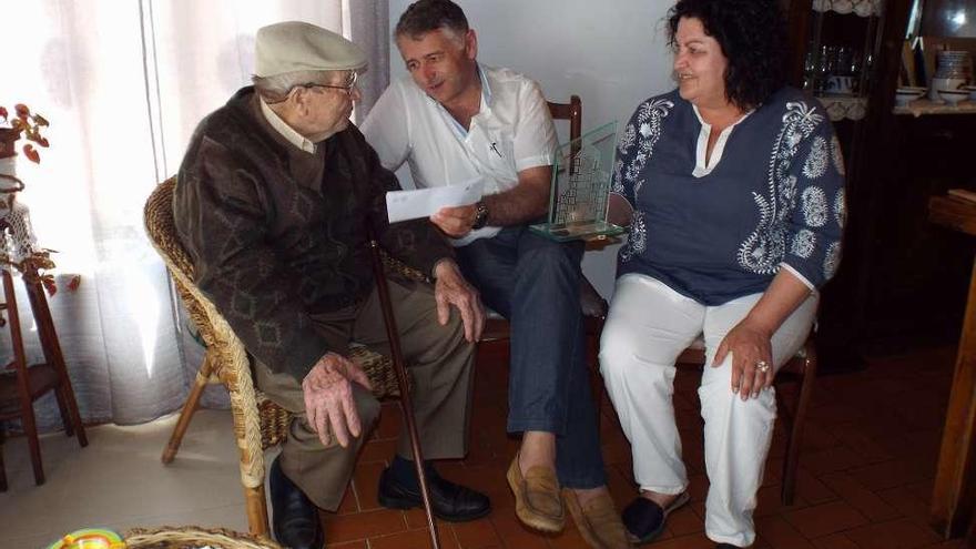 Silleda y Vila de Cruces felicitan a dos de sus abuelos centenarios