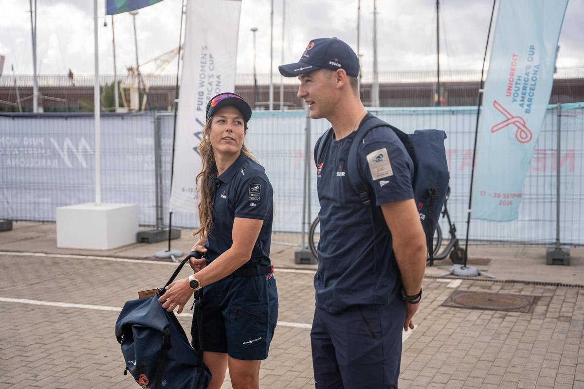 Jaume Collboni visita los equipos Youth y femenino de la Copa América