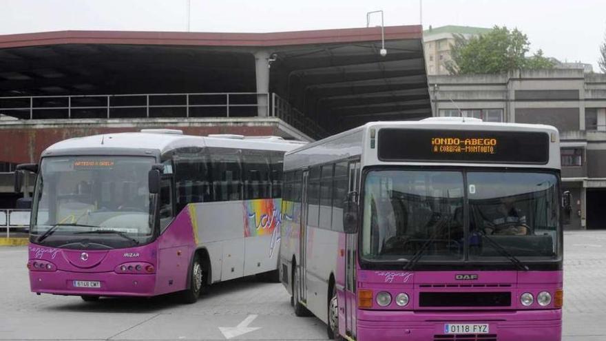 Autobuses del área metropolitana, en la estación de A Coruña.