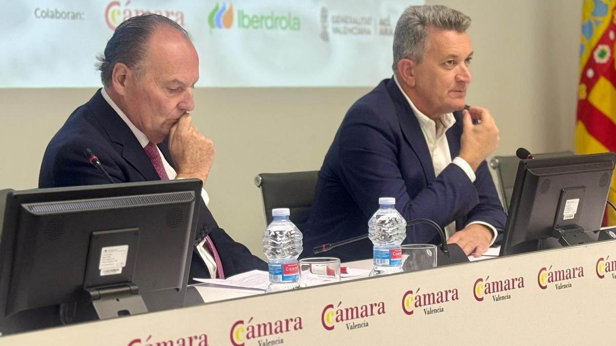 El conseller Martínez Mus, a la derecha, en la jornada Inmobilia