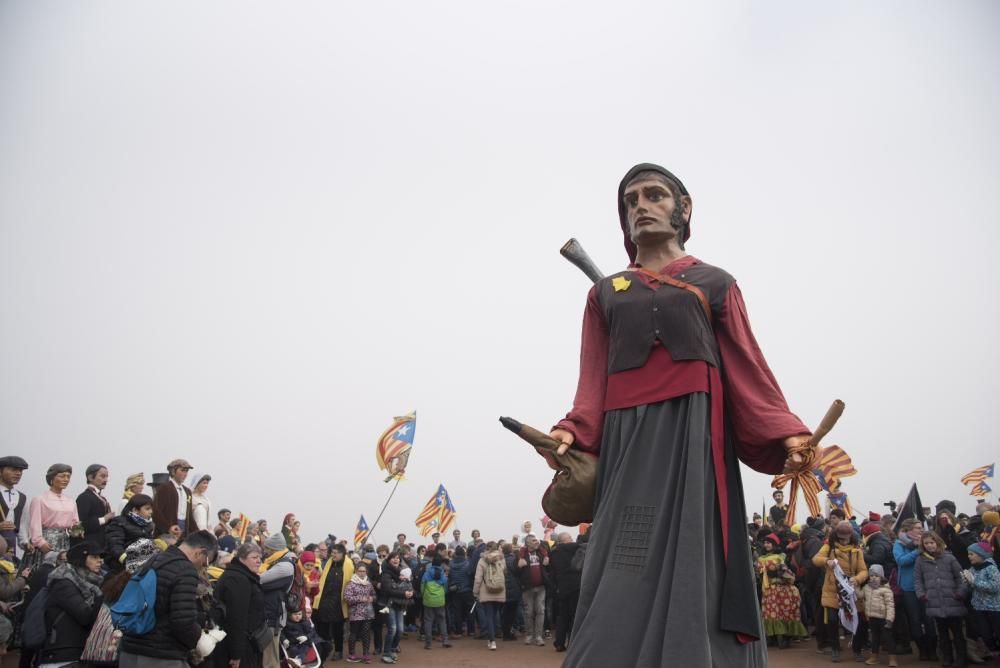 Lledoners s'omple de gegants i gegantons en una trobada inèdita