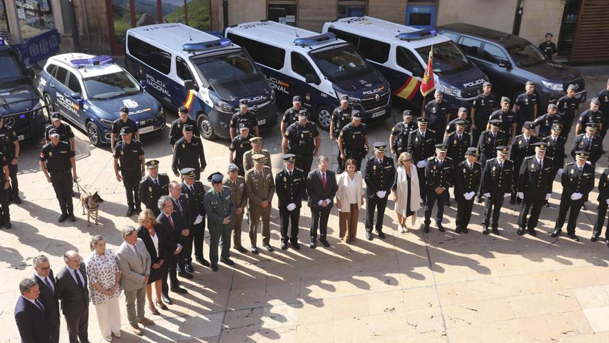 La Policía Nacional recibe la Medalla de Oro de Oviedo por sus 200 años de historia