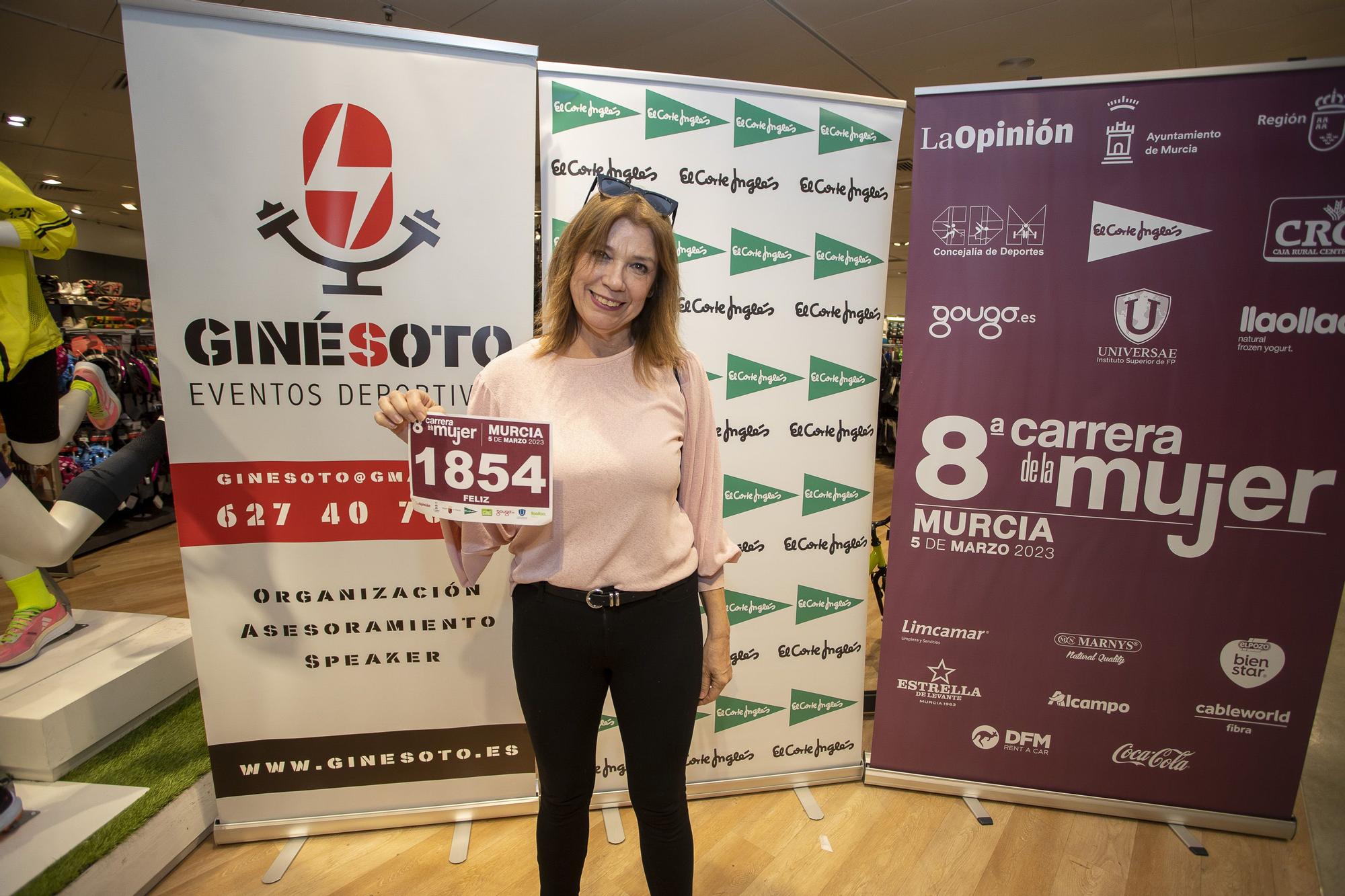 Entrega de dorsales de la Carrera de la Mujer (viernes por la tarde)