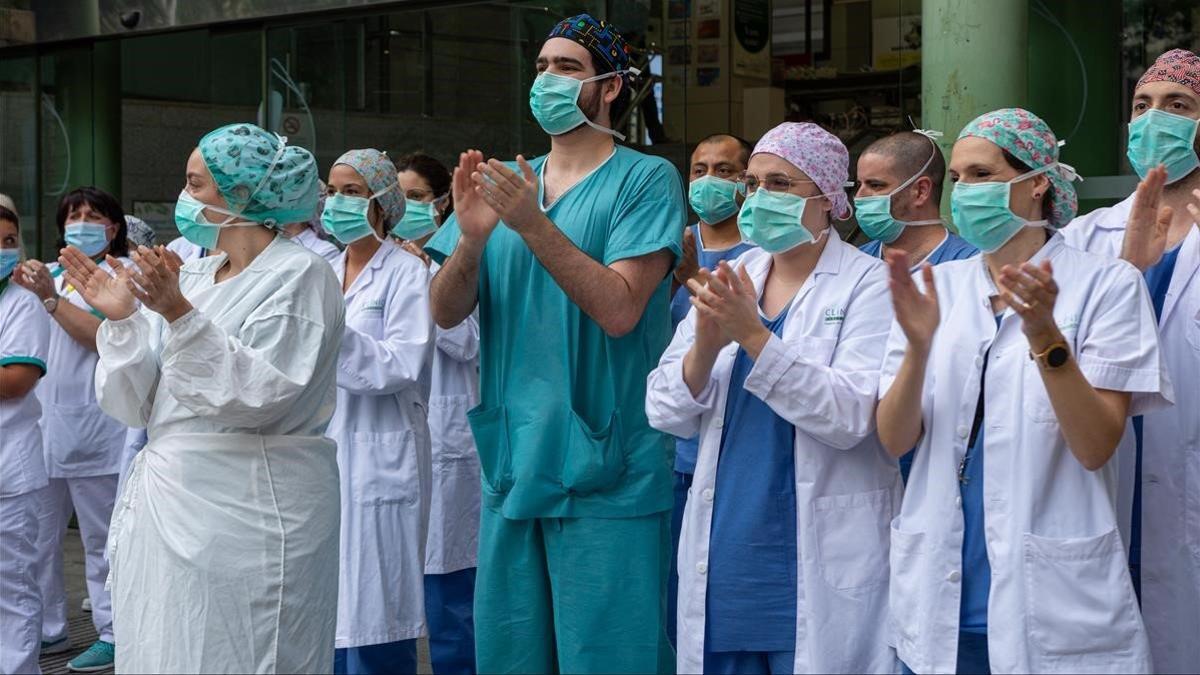 Personal sanitario del Hospital Clínic, en el día de la enfermería.