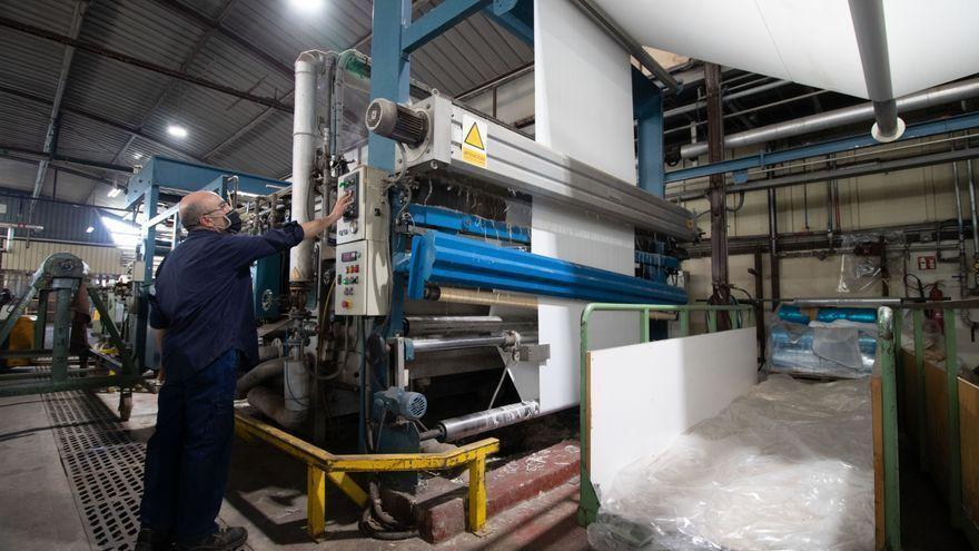 El alto coste de la energía paraliza líneas de producción en un 20% de las firmas textiles