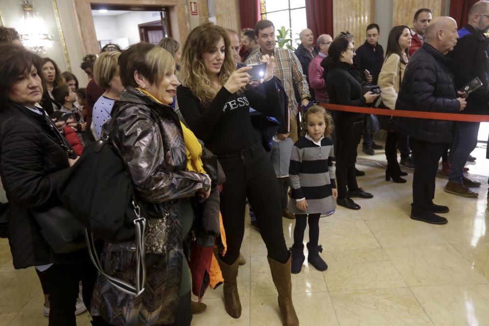 Los Reyes Magos llegan a Murcia repartiendo Roscón